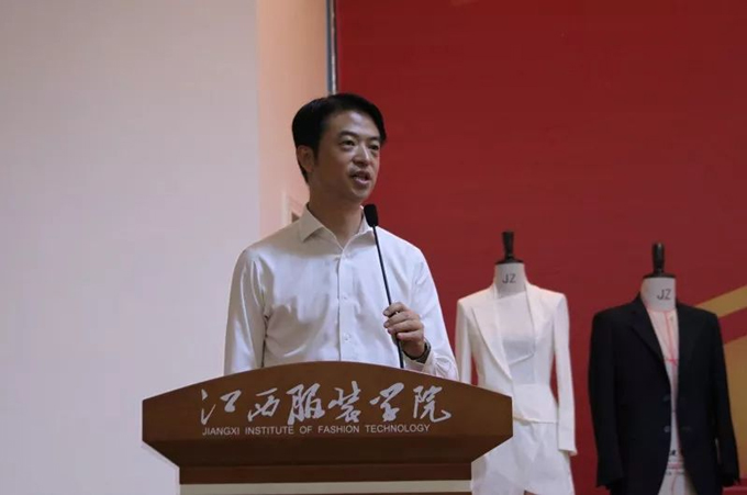 中国服装协会专职副会长杨金纯作总结发言